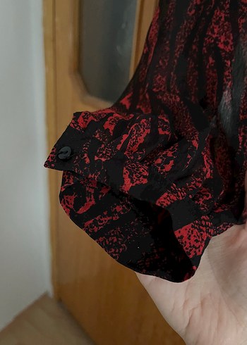 42 Beden kırmızı Renk Kırmızı Yılan Derisi Desenli Midi Elbise