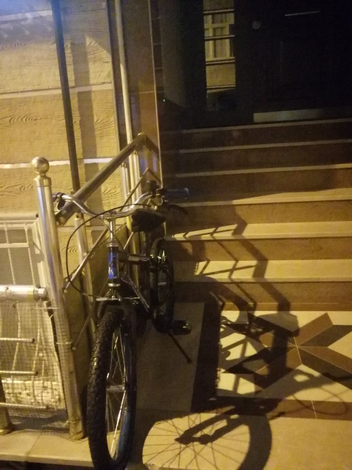 Siyah iki Tekerlekli Bisiklet - Görsel 2