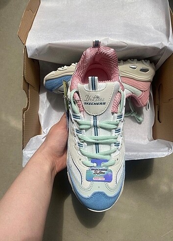 Skechers