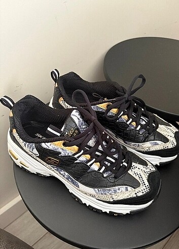 Skechers