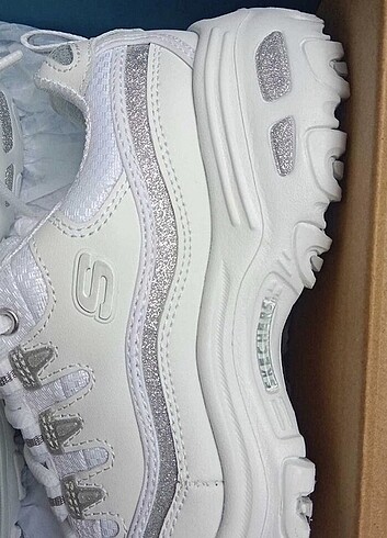 37 Beden beyaz Renk Skechers