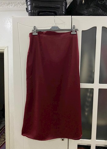 Bordo saten etek