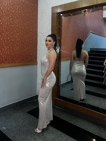 l Beden Gümüş Parlak Elbise ? Işıltısıyla Büyüle!