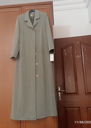 Bej Düğmeli Kadın Uzun Kaban