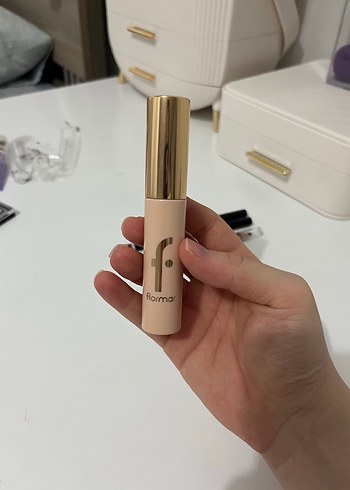 Flormar Bej Kapatıcı ve Aydınlatıcı