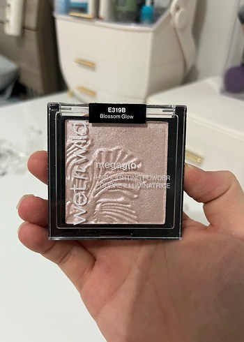 Wet n Wild Blossom Glow Aydınlatıcı