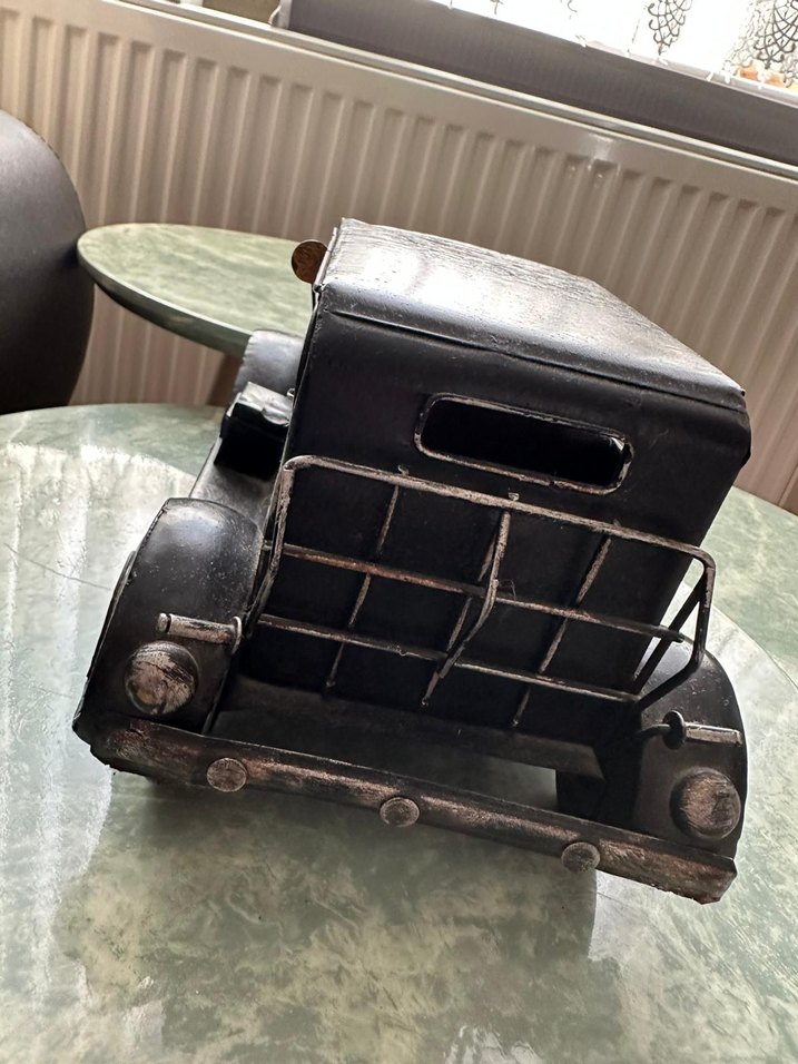 Siyah Retro klasik demir araba - Görsel 3