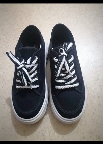 Siyah Elastik Bağcıklı Kadın Spor Ayakkabı - Görsel 3