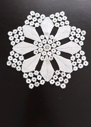 El İşlemeli Beyaz Dantel Motif