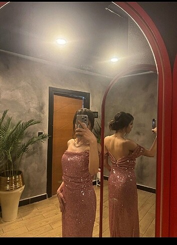 Pembe pullu elbise/abiye