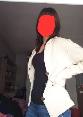 Düğmeli Beyaz Yün Hırka - Görsel 2