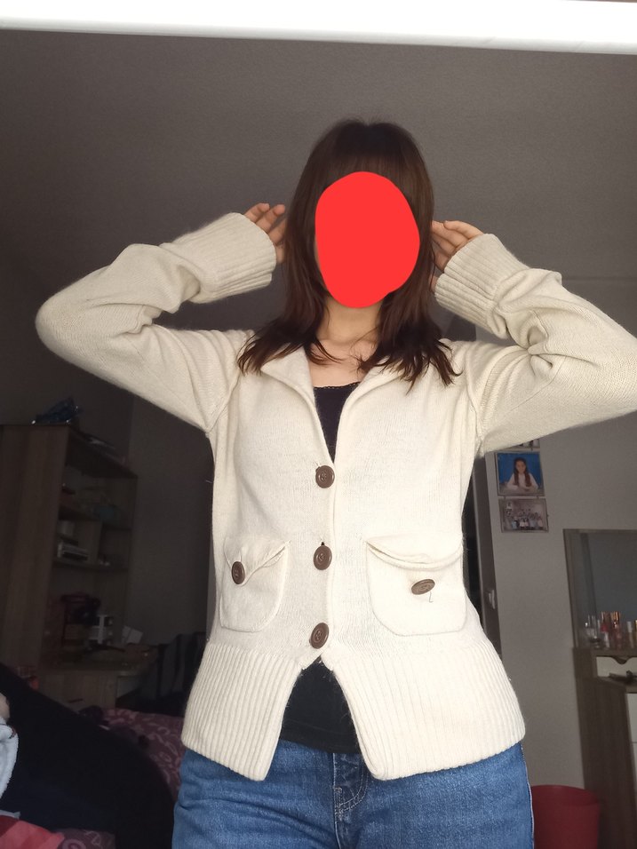 Düğmeli Beyaz Yün Hırka - Görsel 4