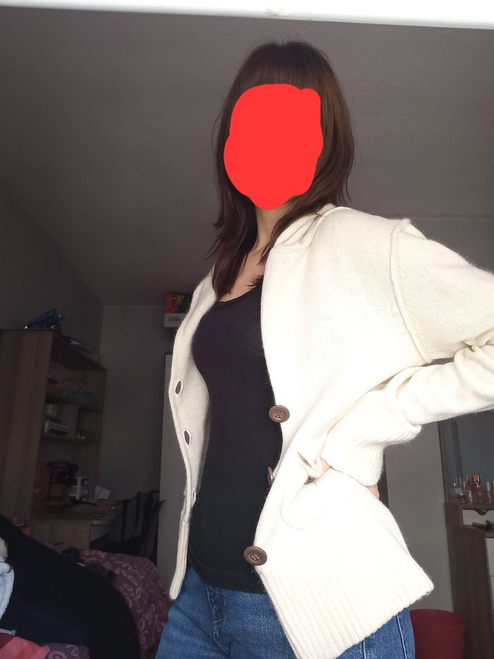 Düğmeli Beyaz Yün Hırka - Görsel 2