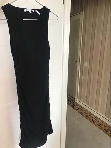 Kolsuz yandan büzgülü elbise - Görsel 4