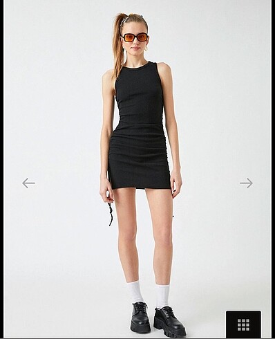 Kolsuz yandan büzgülü elbise - Görsel 2