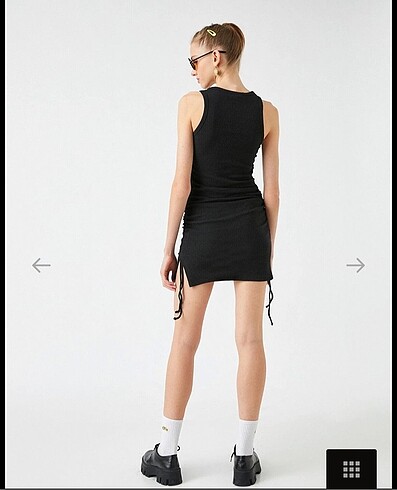 Kolsuz yandan büzgülü elbise - Görsel 3