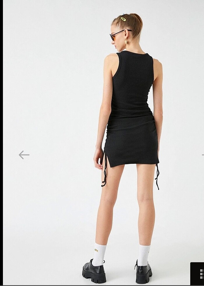 Kolsuz yandan büzgülü elbise - Görsel 3