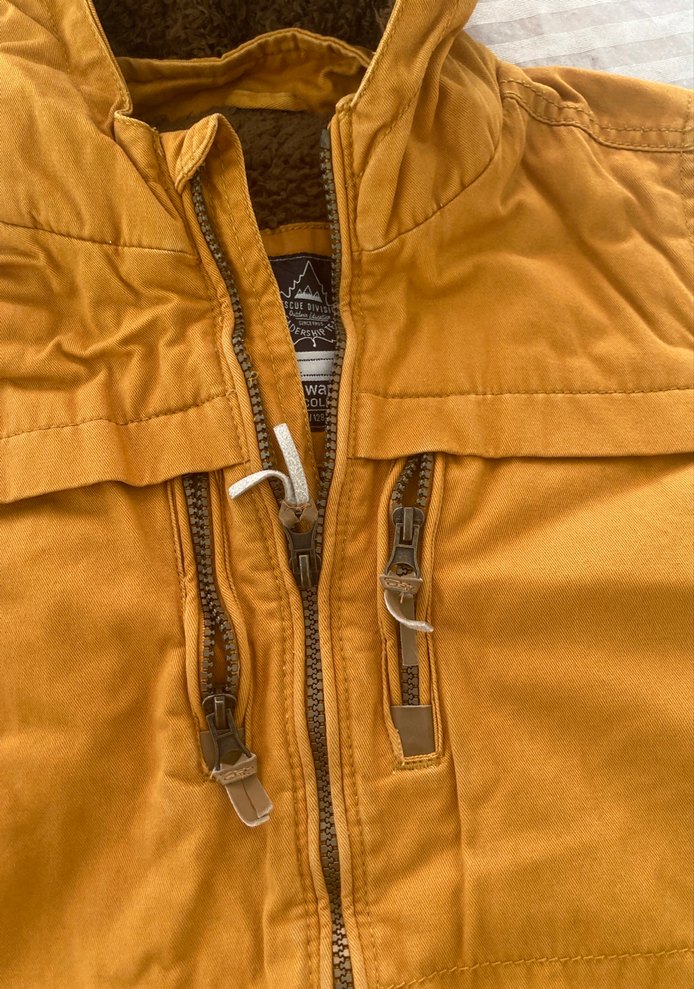 Kahverengi/koyu sarı tonlarında 8-9 yaş erkek mont - Görsel 3