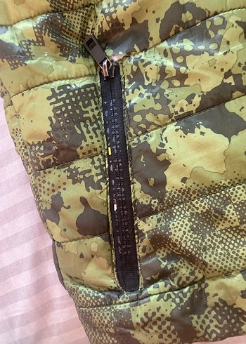 Erkek Çocuk Kamuflaj Desenli Kapüşonlu Yelek - Görsel 5