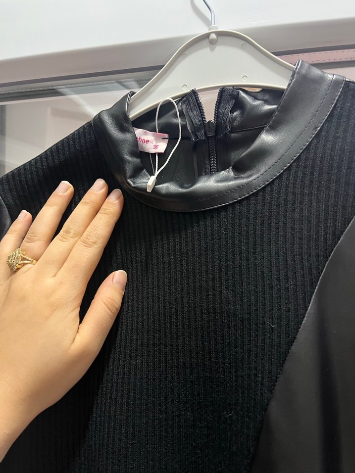 Siyah Deri Detaylı Uzun Kollu Kadın Triko Elbise - Görsel 2