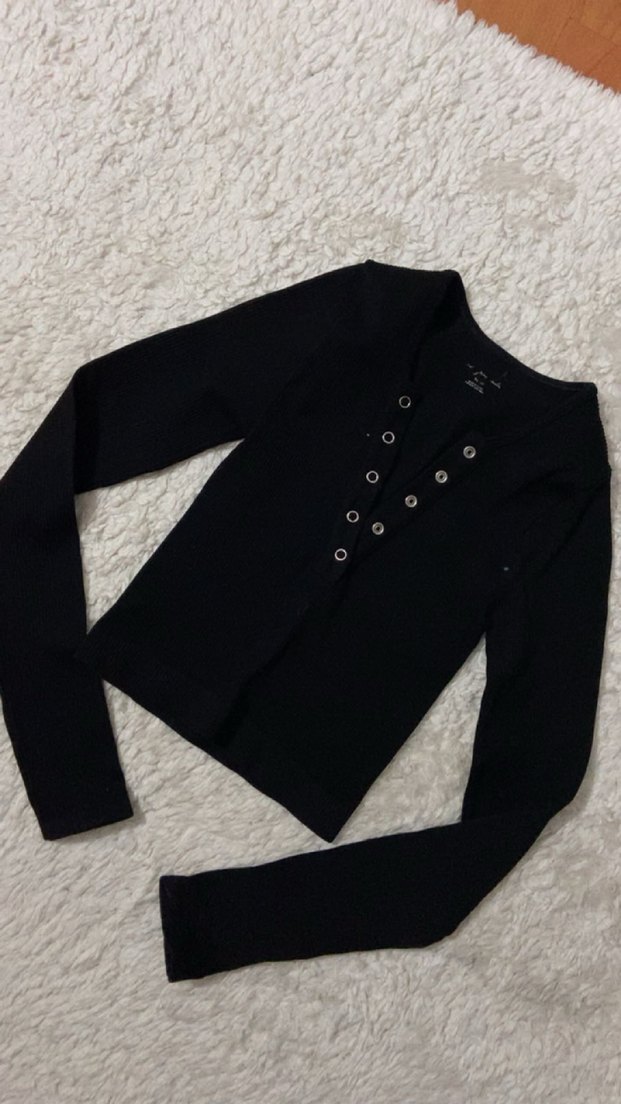 Düğmeli Siyah Uzun Kollu Crop Top - Görsel 2