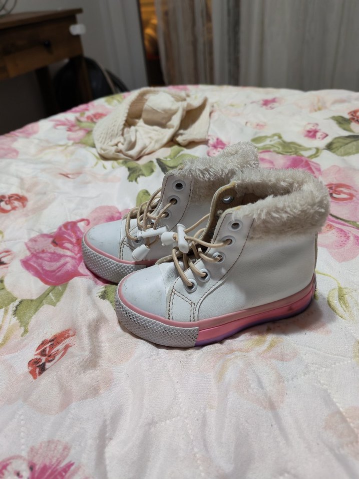 Kız Çocuk Beyaz Bağcıklı Kürklü Bot - Görsel 2