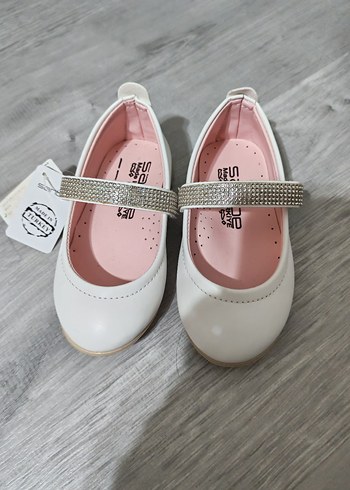 Beyaz Tokalı Kız Çocuk Babet sanbe - Görsel 3