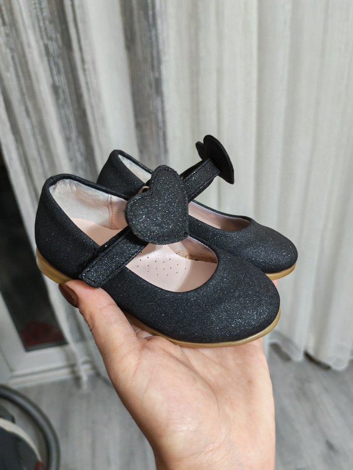Kız Çocuk Siyah Kalp Tokalı Babet Ayakkabı - Görsel 2