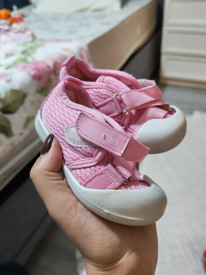 Kız Çocukları için Pembe Cırtlı Spor Ayakkabı - Görsel 2