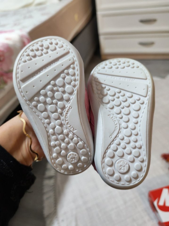 Kız Çocukları için Pembe Cırtlı Spor Ayakkabı - Görsel 3