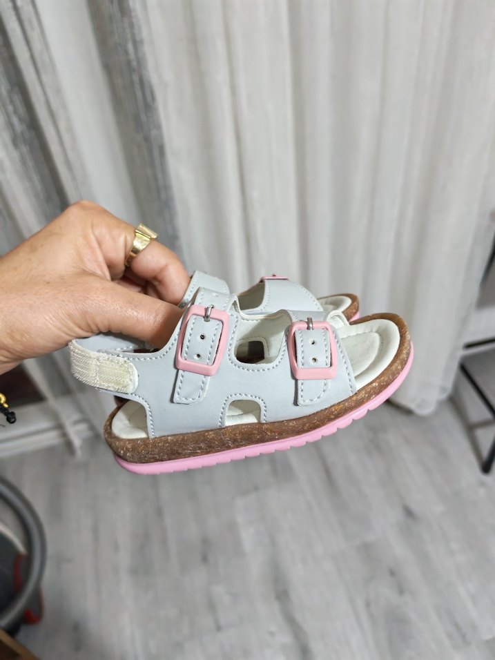 Kız Çocuk Beyaz Tokalı Terlik - Görsel 2