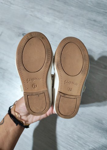 Kız Çocuk Beyaz Tokalı Babet Ayakkabı - Görsel 2