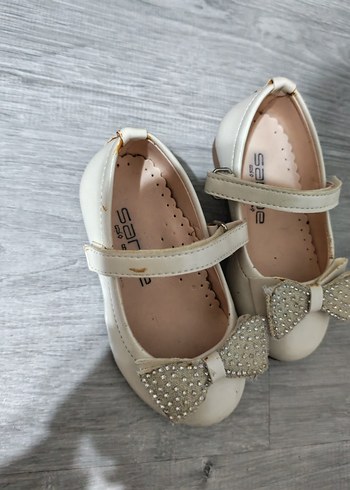 Kız Çocuk Beyaz Tokalı Babet Ayakkabı - Görsel 3