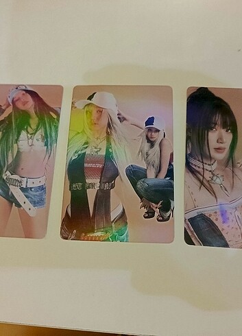 ı sway albüm lomo card hologramlı 3'lü (shuhua, yuqi, soyeon)