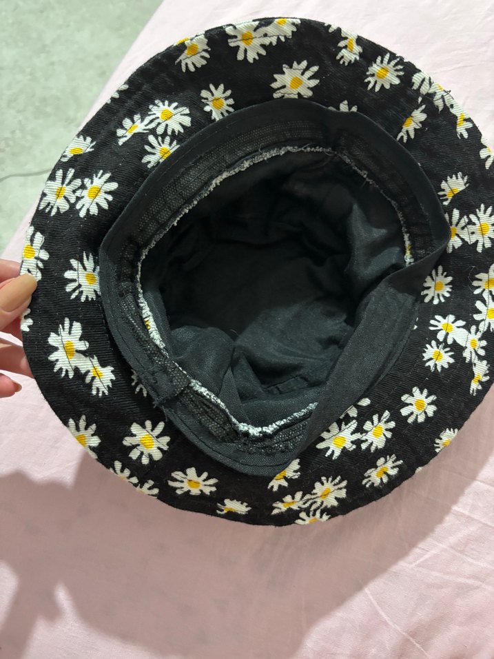Siyah Papatya Desenli Kadın Şapka - Görsel 3