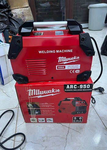 Milwaukee ARC-950 Kaynak Makinesi 950A Kırmızı