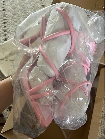 stradivarius pembe topuklu sandalet - Görsel 5