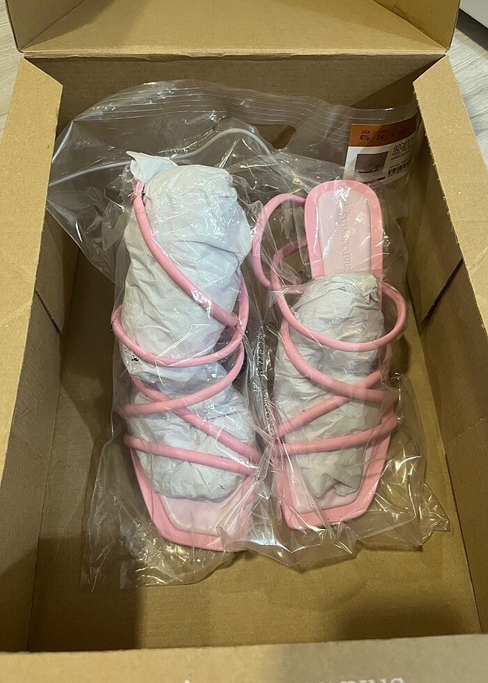 stradivarius pembe topuklu sandalet - Görsel 3