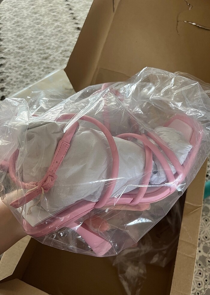 stradivarius pembe topuklu sandalet - Görsel 4