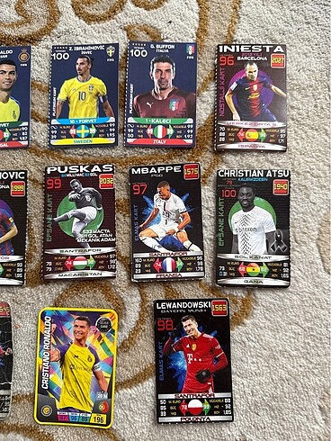 Beden 16 adet futbolcu kartı