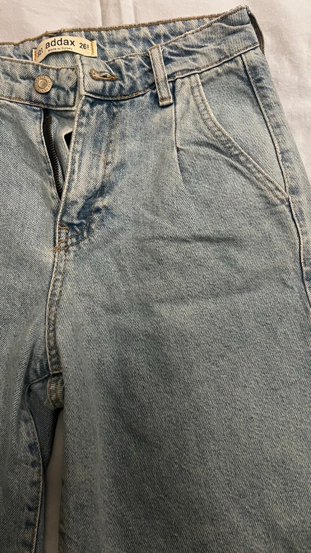 Mavi Düğmeli Midi Kadın Kot Şort - Görsel 3