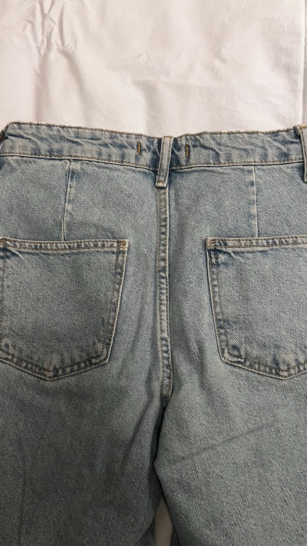 Mavi Düğmeli Midi Kadın Kot Şort - Görsel 4