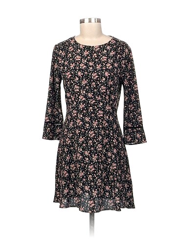 H&M Kısa Elbise %70 İndirimli.