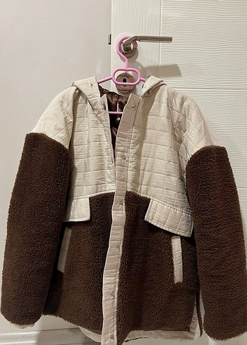 Kahverengi detaylı kapüşonlu kadın mont - Görsel 2