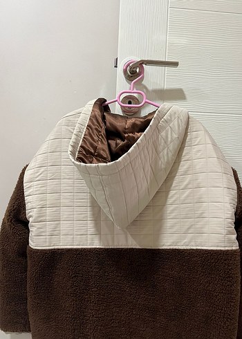 Kahverengi detaylı kapüşonlu kadın mont - Görsel 3