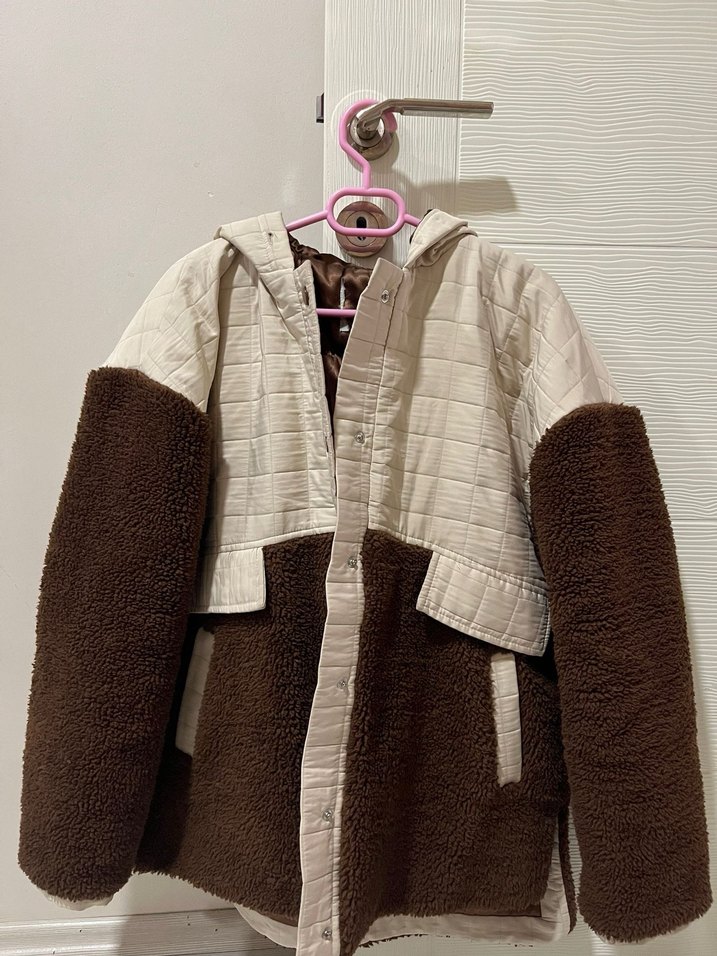 Kahverengi detaylı kapüşonlu kadın mont - Görsel 2