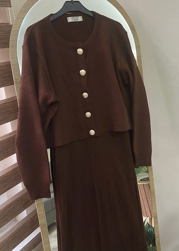 Kahverengi Uzun Triko Elbise ve Düğmeli Hırka - Görsel 2