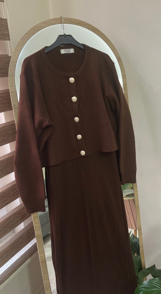 Kahverengi Uzun Triko Elbise ve Düğmeli Hırka - Görsel 2