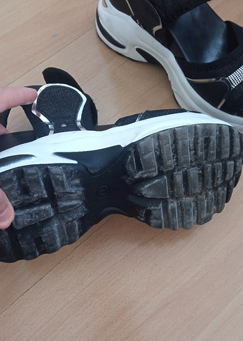 Siyah Kadın Dolgu Topuklu Sandalet 38 sıfır 
1 kez giydim - Görsel 3