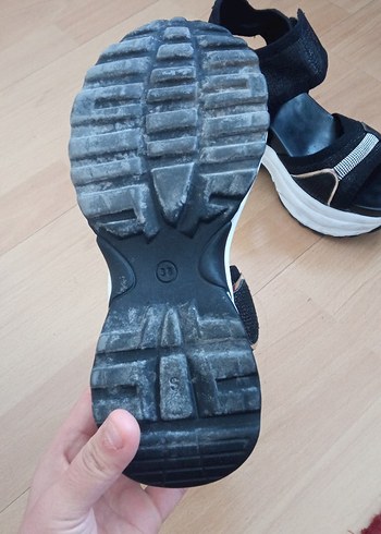 Siyah Kadın Dolgu Topuklu Sandalet 38 sıfır 
1 kez giydim - Görsel 5